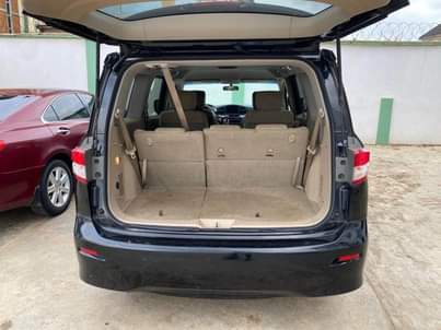 A picture of Nissan Quest 2012