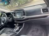 A picture of 2016 Toyota Highlander