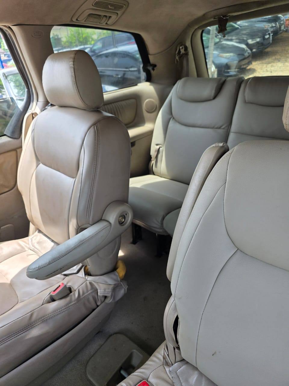 A picture of Toyota Sienna 2005 Clean Register