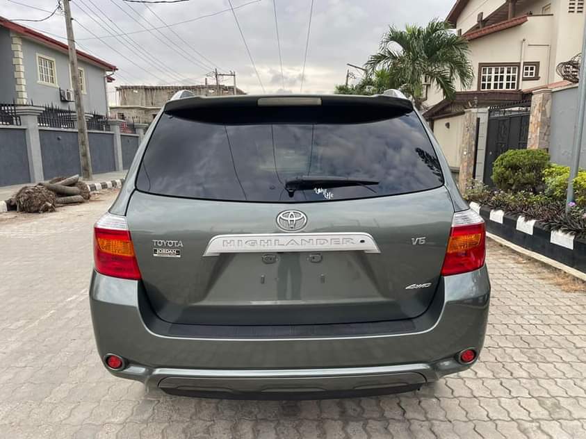 A picture of Toyota Highlander 2009 AWD
