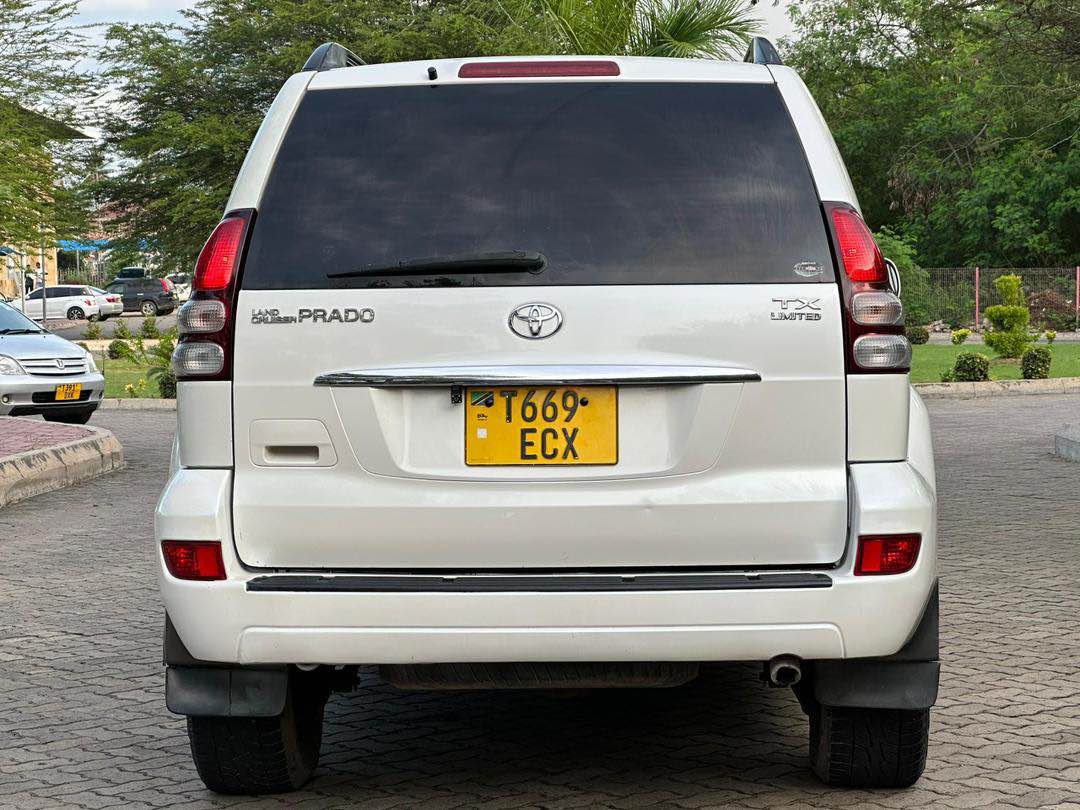 A picture of TOYOTA LAND CRUISER PRADO