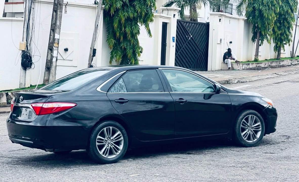 A picture of Toyota Camry SE 2016