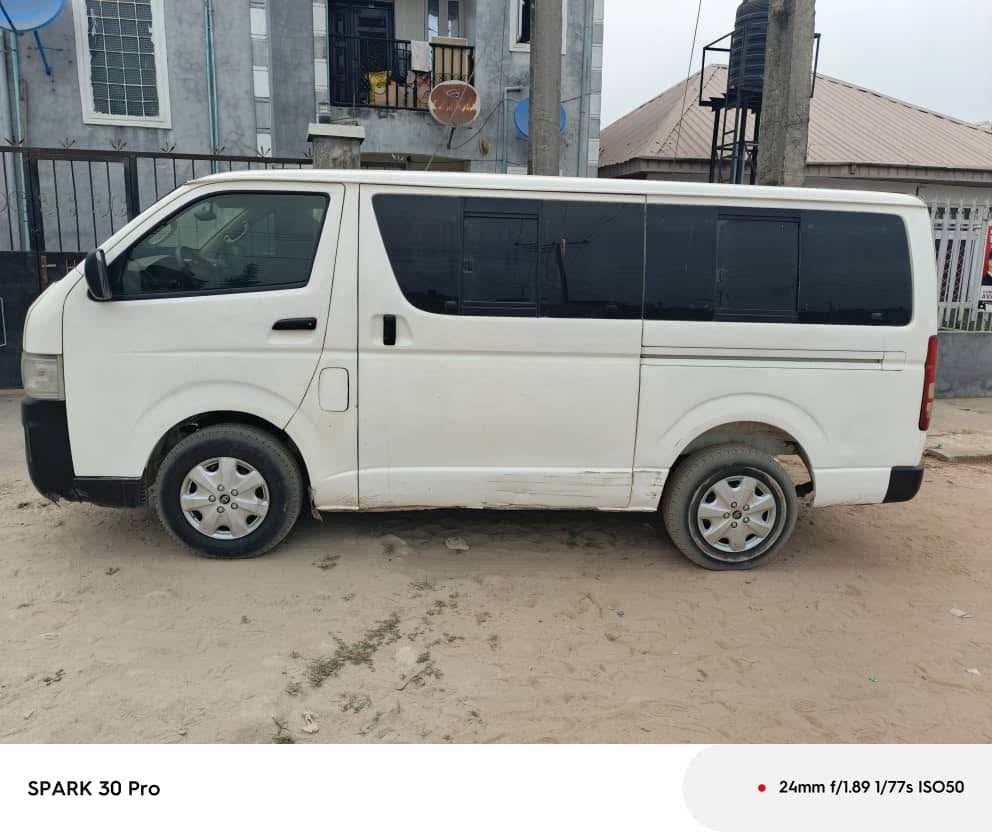 A picture of Toyota Hiace Bus