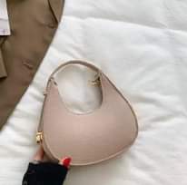 A picture of Hand and shoulder bags