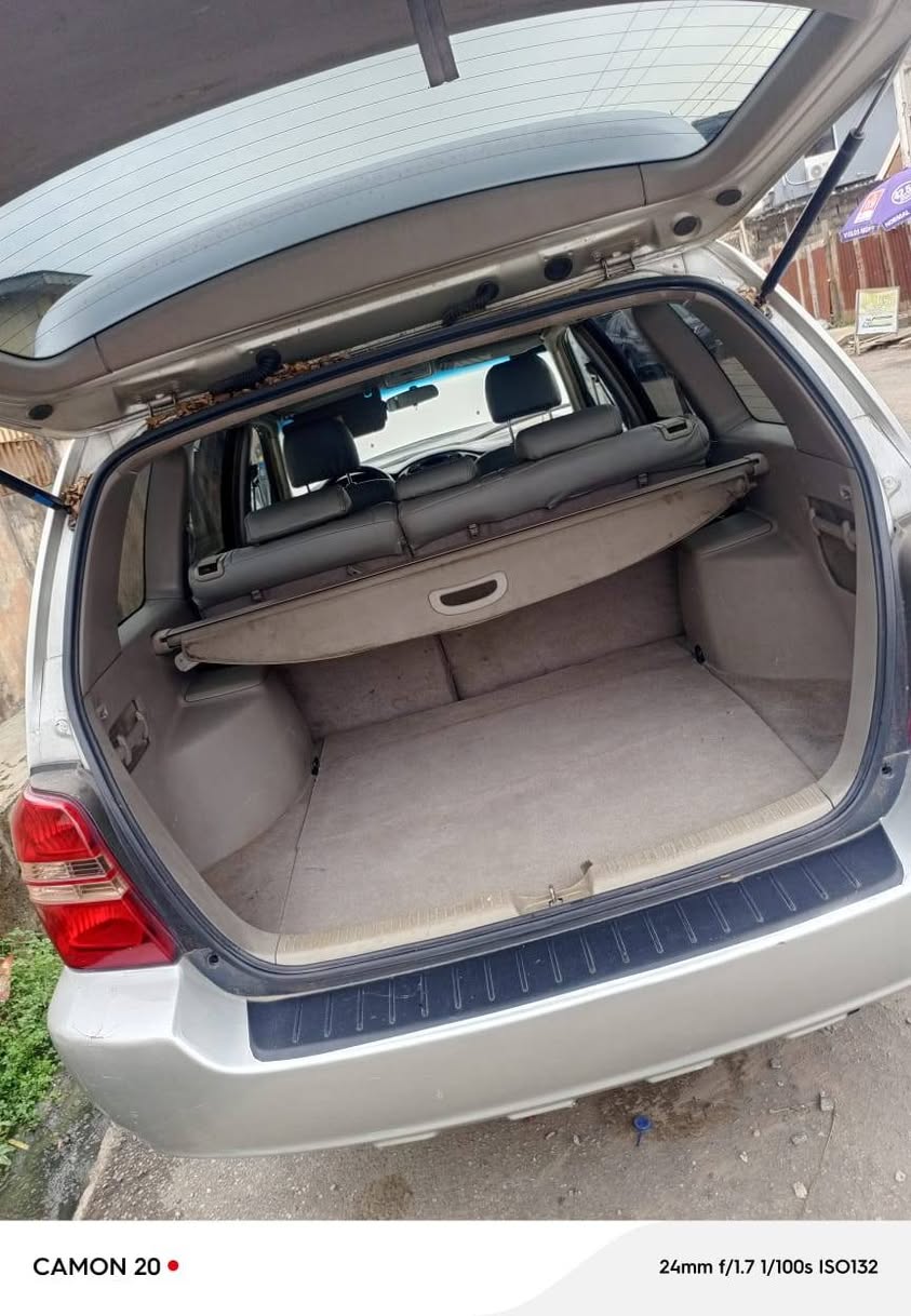 A picture of Toyota Highlander 04 partial first body good engine and gear
