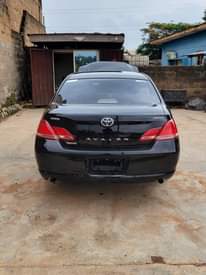 A picture of Cleanly used Toyota Avalon 08