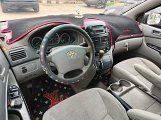 A picture of 2004 Toyota Sienna 2004 Model