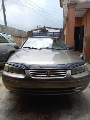A picture of Neatly used Toyota Camry Tiny light