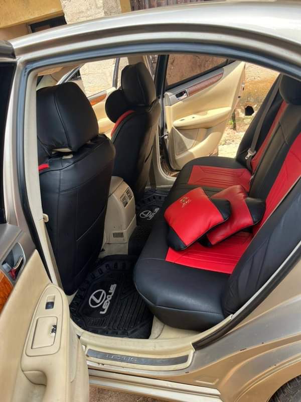 A picture of Es330 up for sale Everything is perfect and untampered Nothing