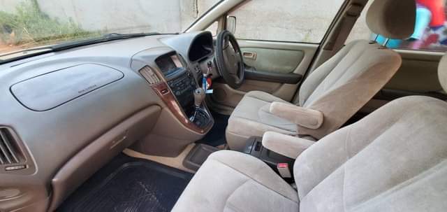 A picture of Toyota harrier 2.2