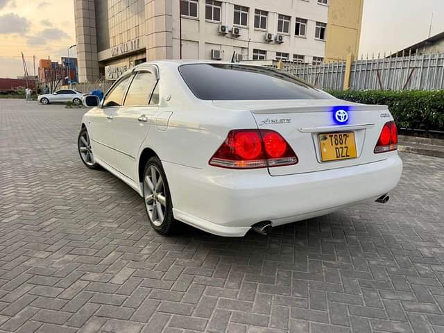 A picture of TOYOTA CROWN ATHLETE 