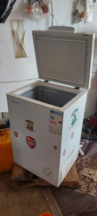 A picture of Freezer bado mpya imetumika miezi mitatu tu njoo na 450