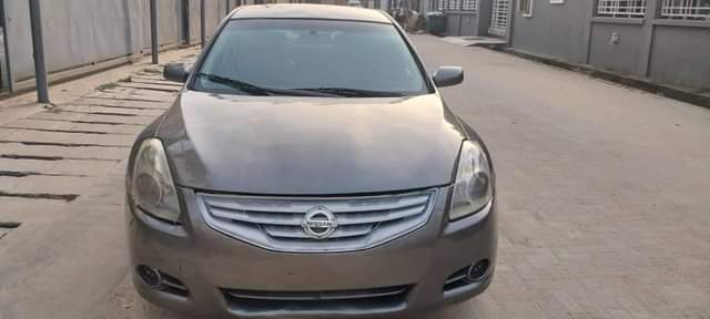 A picture of Neatly used Nissan Altima Bearly driven Thumb start Painted on