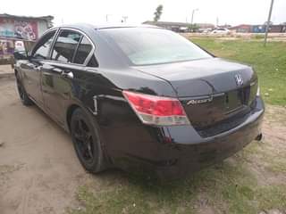 A picture of Honda Accord 2009 Model. 4 plugs