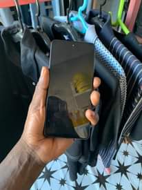 A picture of SAMSUNG A52
