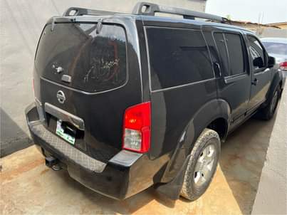 A picture of Nissan pathfinder
