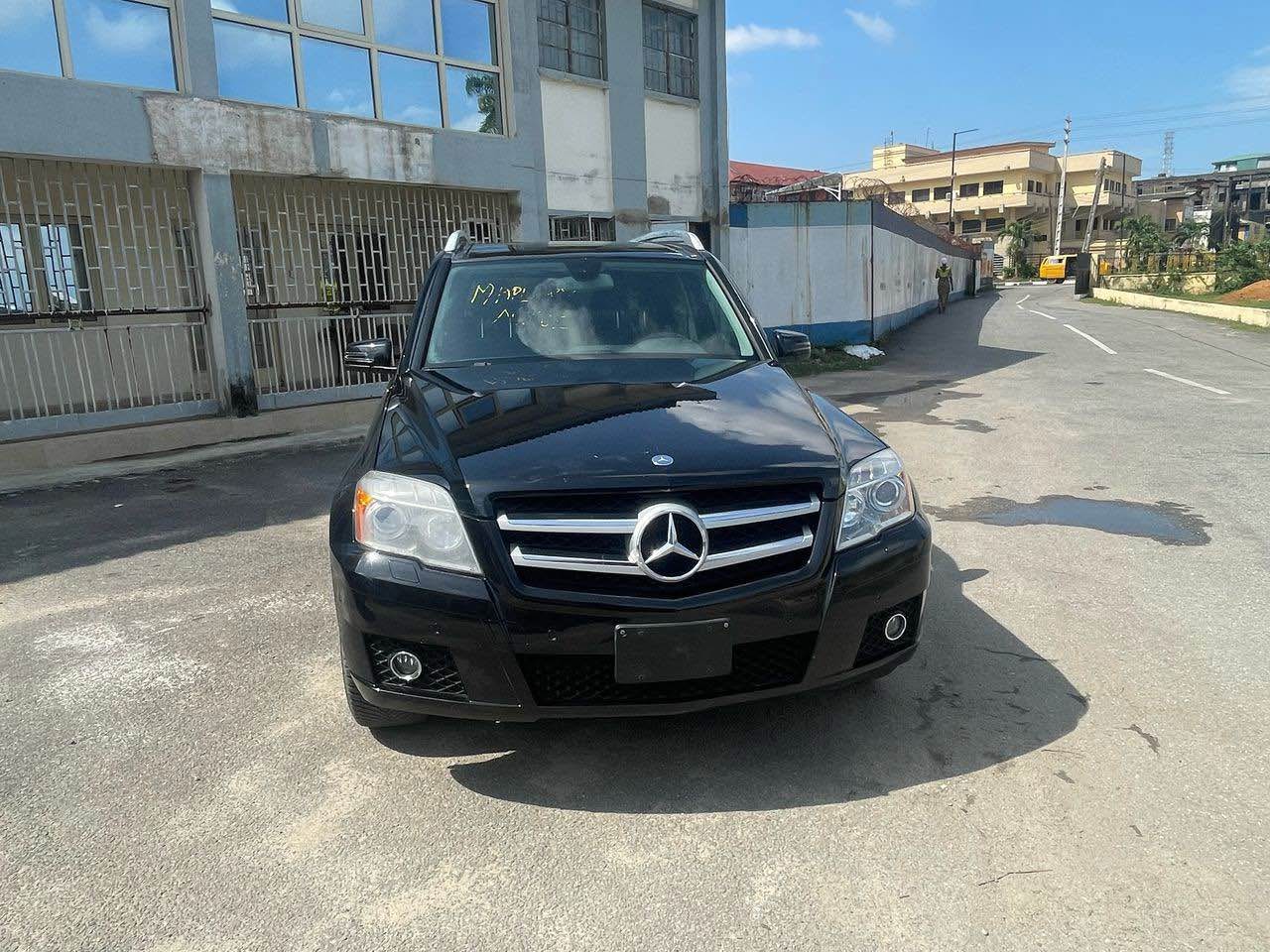A picture of New Entry 2010 MB GLK350