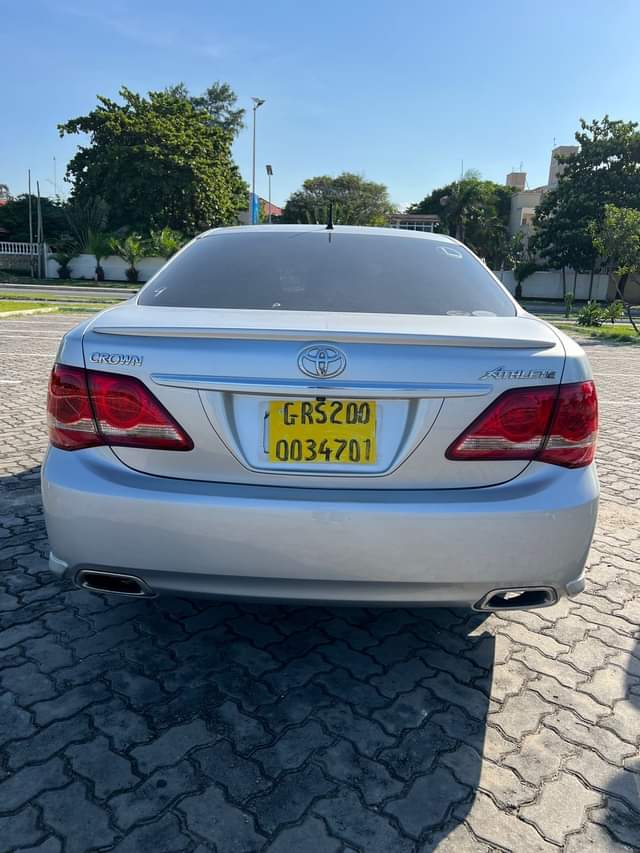 A picture of 2009 Toyota crown athlete 2009