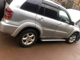 A picture of 2004 Rav 4 L