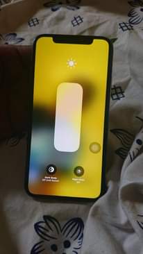 A picture of IPhone x gb 64 batary bdo 96