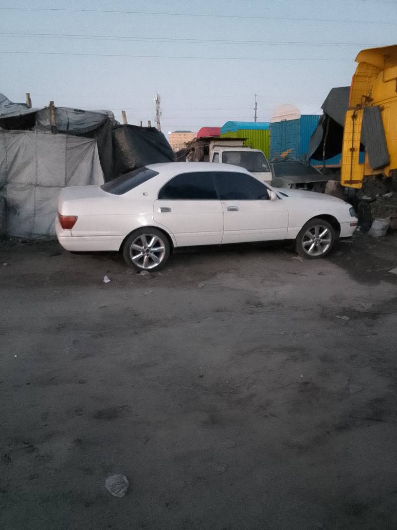 A picture of Toyota crown