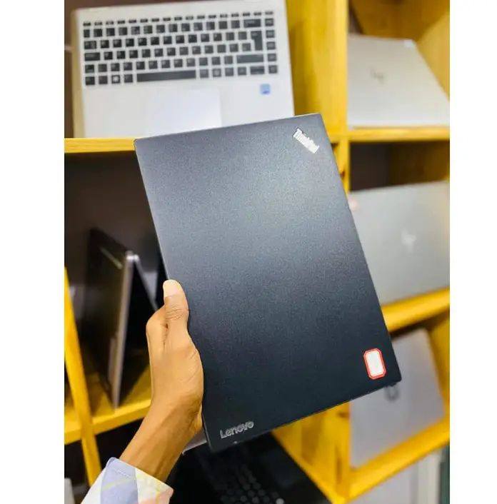 A picture of LENOVO X 260 SSD GB256 RAM 8GB 6TH GENERATION