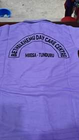 A picture of Karibu kwa huduma ya kudesign na kuprint t shirts za