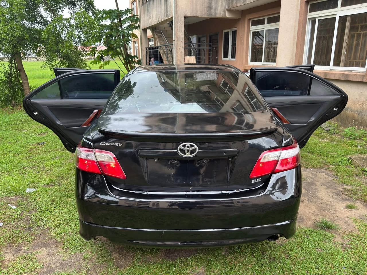 A picture of A very clean baked Toyota Camry sport V4 Engine
