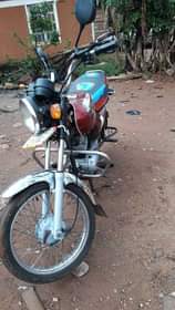 A picture of Bajaj for sale 1.6M Call. Or. Whatsapp 0772995758. 0772995758 0756911039.