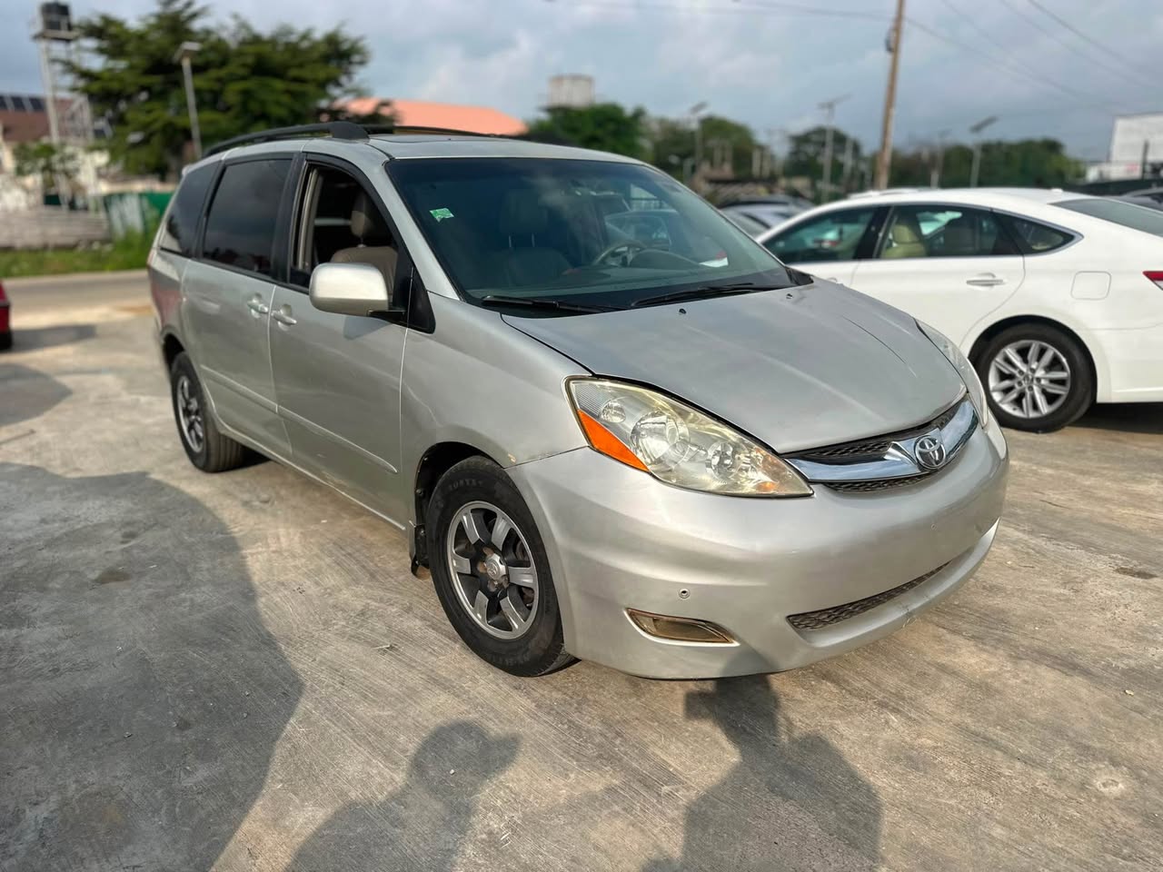 A picture of Extremely clean Unregistered 2009 Toyota Sienna with original documents and