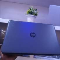 A picture of Unangoja nn wakati tumeshusha Bei wajanja wanachukua laptops na desktop