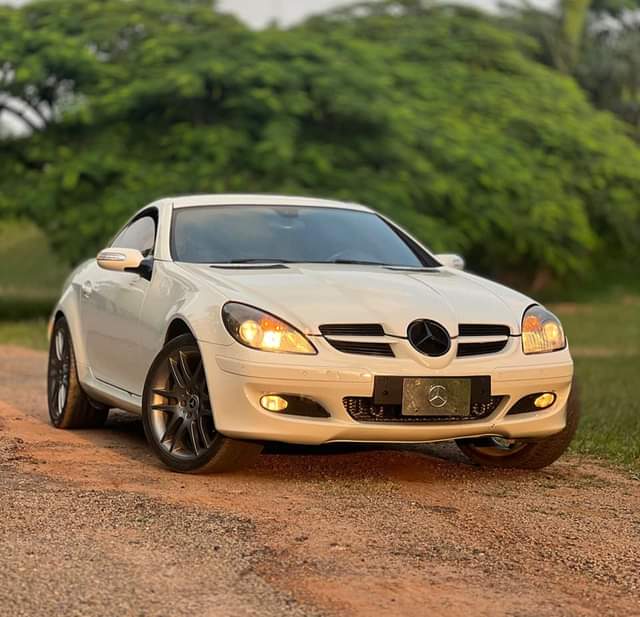 A picture of Mercedes SLK 250
