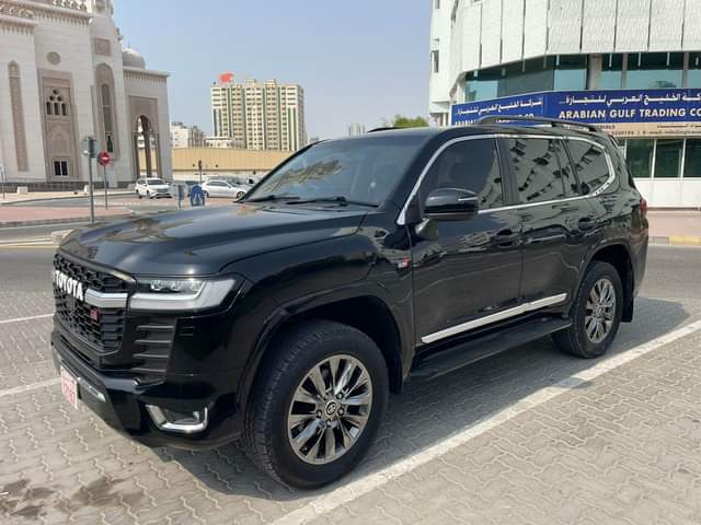 A picture of CAR DETAILS Make Toyota Model landcruser GR sport Year 2014