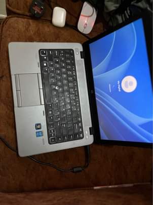 A picture of Hp elite book 820