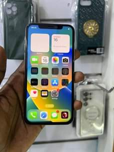 A picture of New iPhone X 64gb at ugx 630k