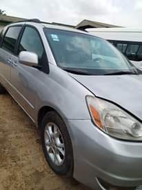 A picture of sharp Toyota sienna 06 partially first bod