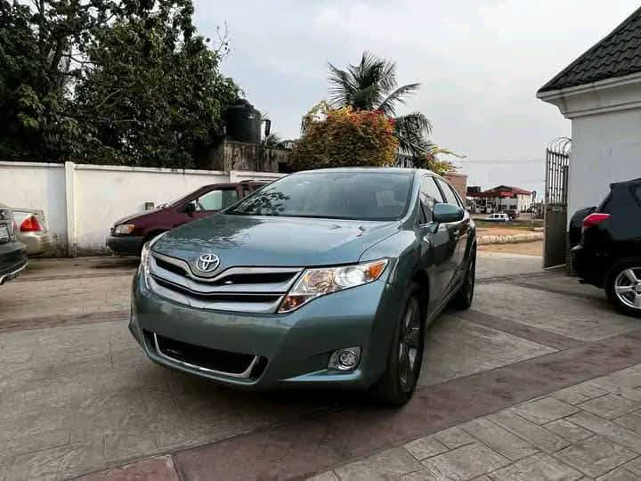 A picture of Distress sale 2012 Toyota Camry 4WD Full option with reverse