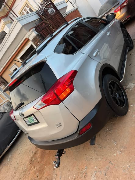 A picture of Toyota rav4 2013 XLE