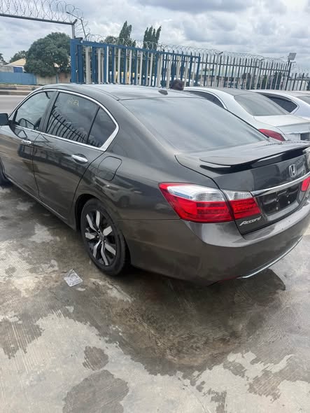 A picture of Foreign use 2015 Honda accord full option