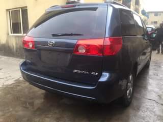 A picture of Toyota Sienna 2007