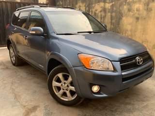 A picture of 2012 Rav4 toks