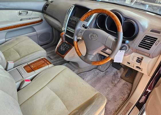 A picture of 2005 TOYOTA HARRIER