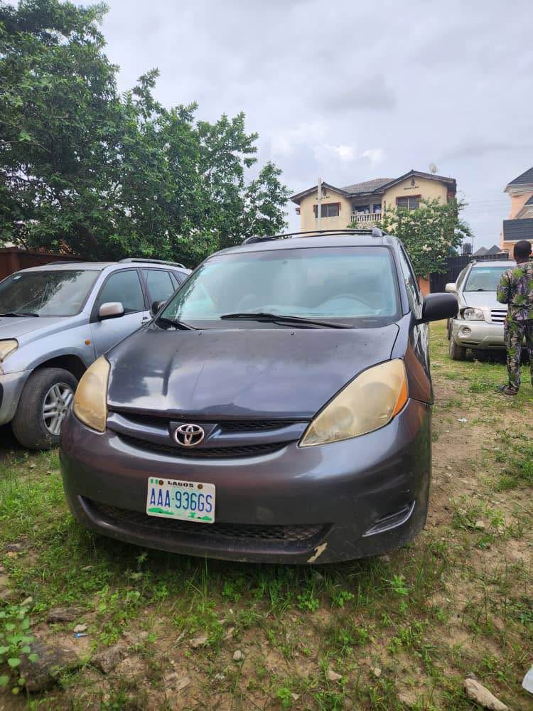 A picture of TOYOTA SIENNA 2007 MODEL