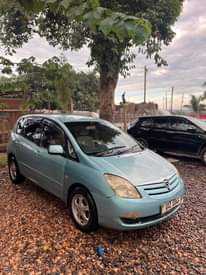 A picture of 2003 toyota spacio