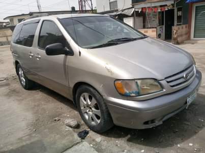 A picture of TOYOTA SIENNA 2002 First body Engine Gear Ac Price 3m