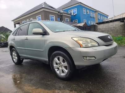 A picture of 2004 SUV Lexus Lexus Rx330