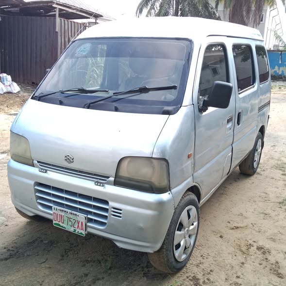 A picture of Suzuki mini bus