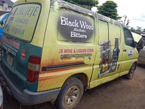 A picture of Diezel Engine toyota hiace busfor sale engine and gear is