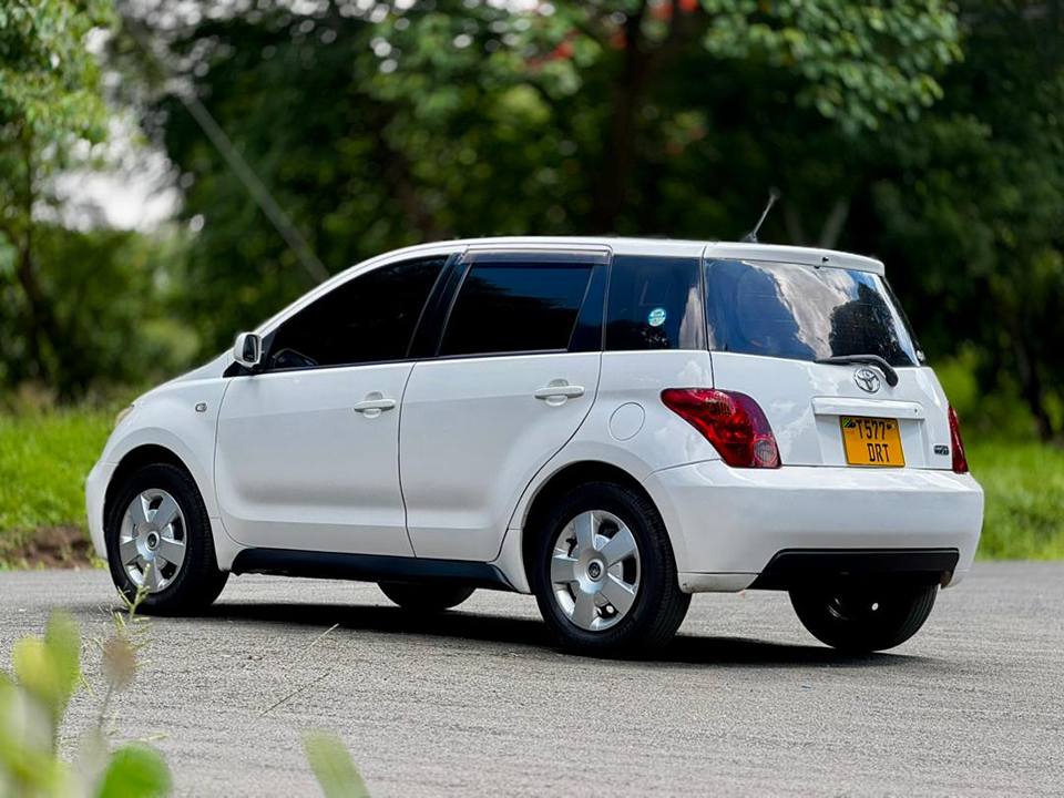 A picture of Toyota Ist Cc1290 Year 2005 Fuel Petrol Full AC Price