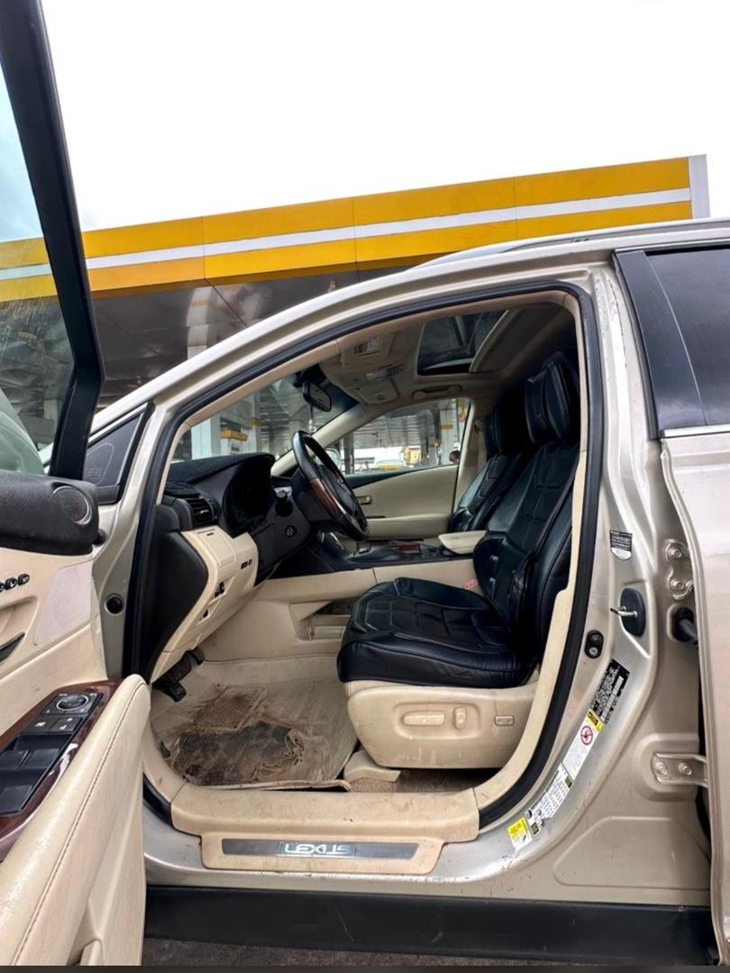 A picture of Rx350 013 model